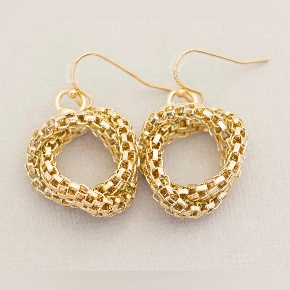 Avon Box Chain Twist Dangle Earrings with French Hook